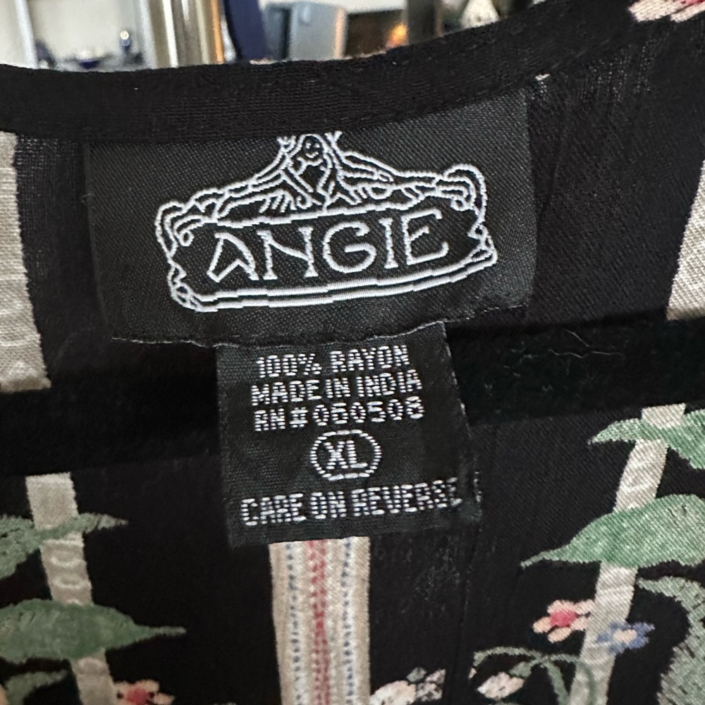 Angie Kimono beautiful black with rose florals lightweight size XL - Picture 3 of 4